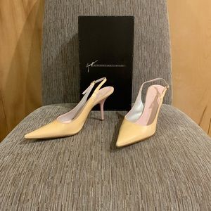 Vintage GUC Giuseppe Zanotti cream patent leather sling back heels size 7 1/2